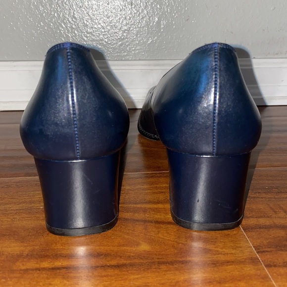 Salvatore Ferragamo Women’s Block Heels Navy Blue Detail Around Toe Size 9.5 - Picture 5 of 9